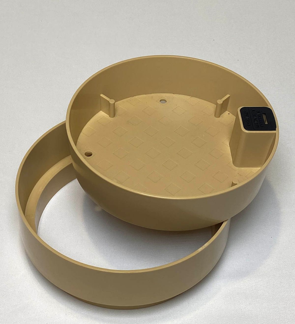 PouraLid 6" round access lid in tan